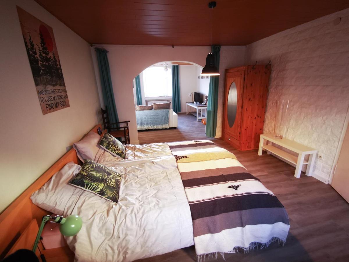 Mooi Ruim Appartement In Antieke Stadsboerderij Schönecken Exterior foto